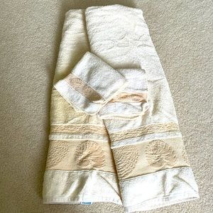 Martha Stewart Decorative Towel Set 🐚